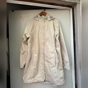 Patagonia raincoat in light cream | size XL